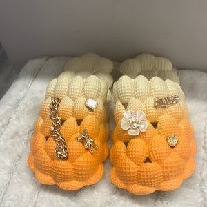 🛑sold🛑 Cream and orange bubble slides